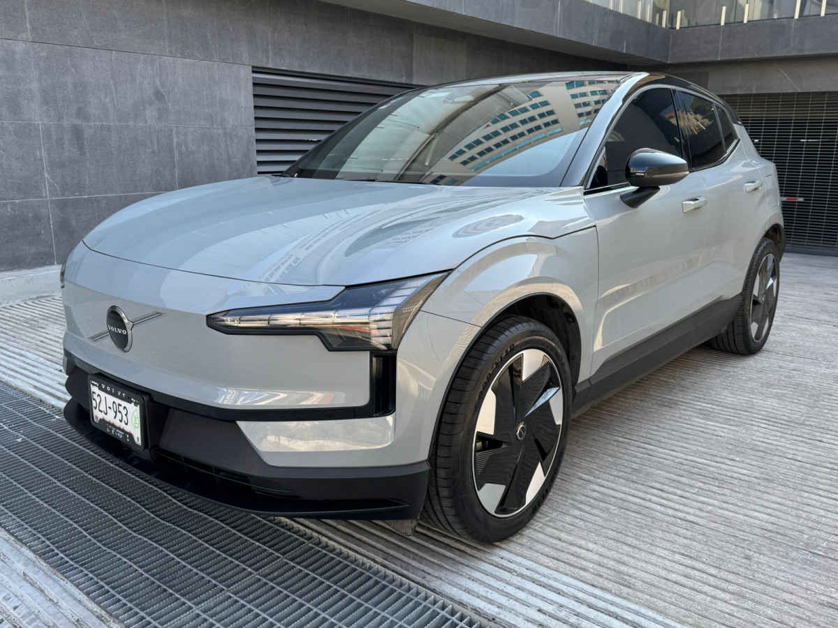 Volvo EX30 2024