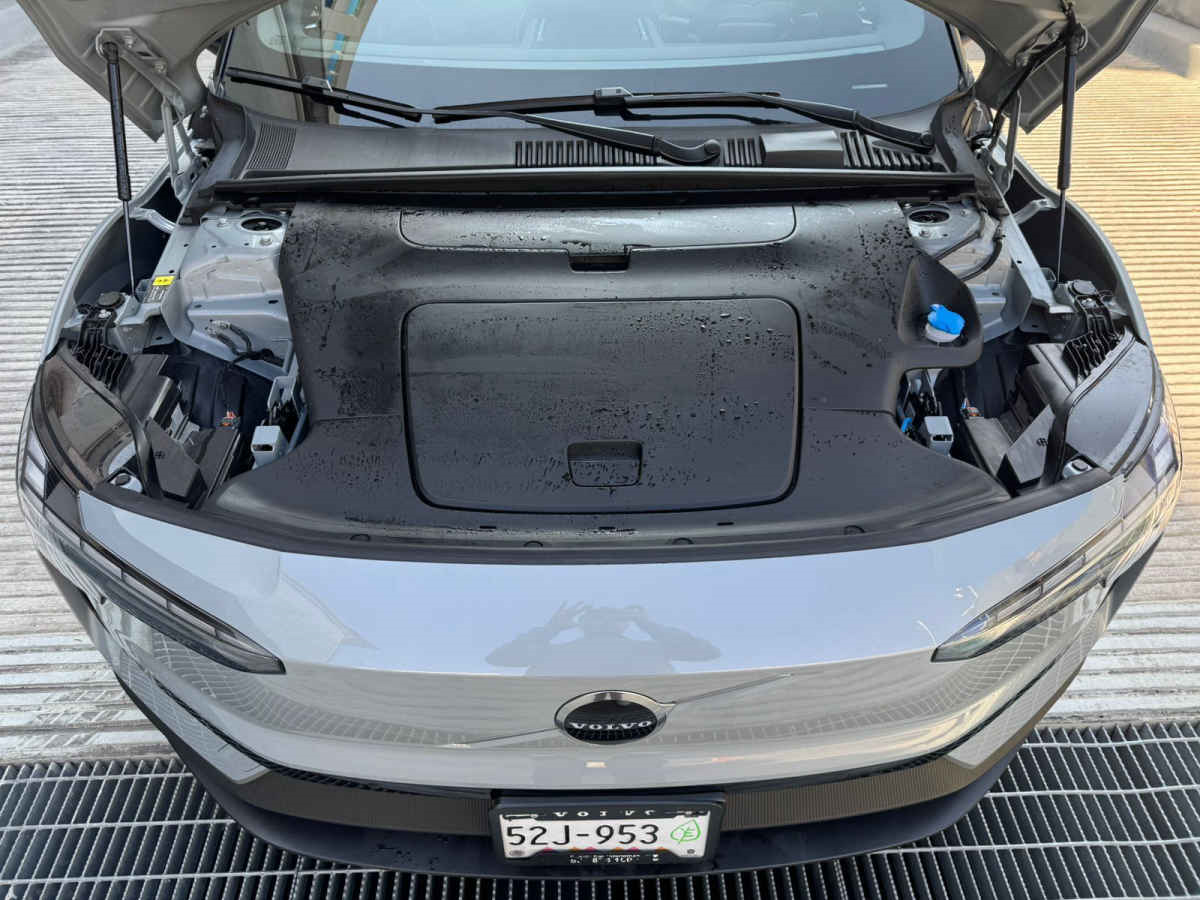 Volvo EX30 2024
