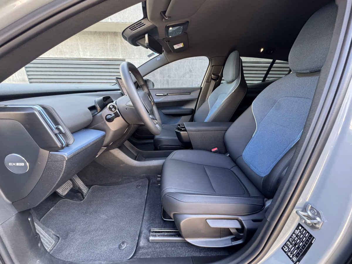Volvo EX30 2024