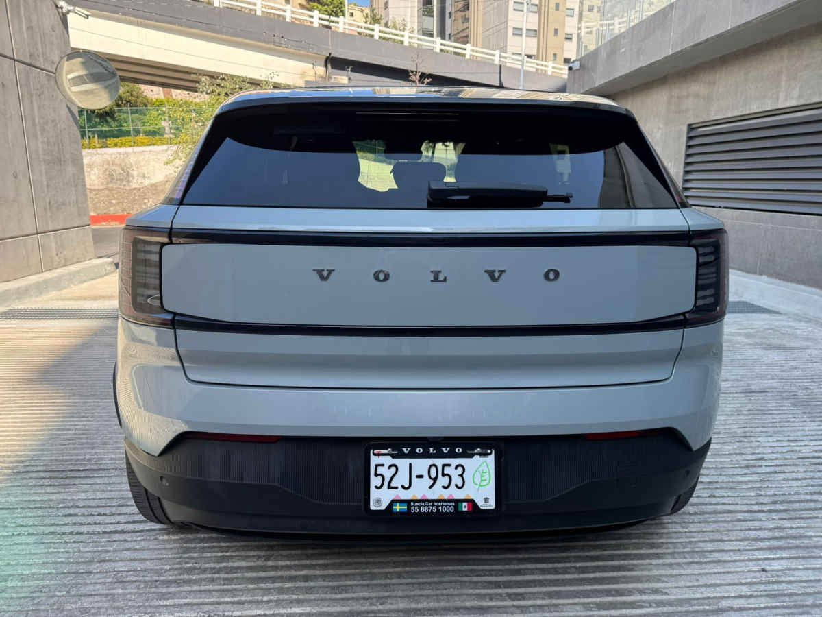 Volvo EX30 2024