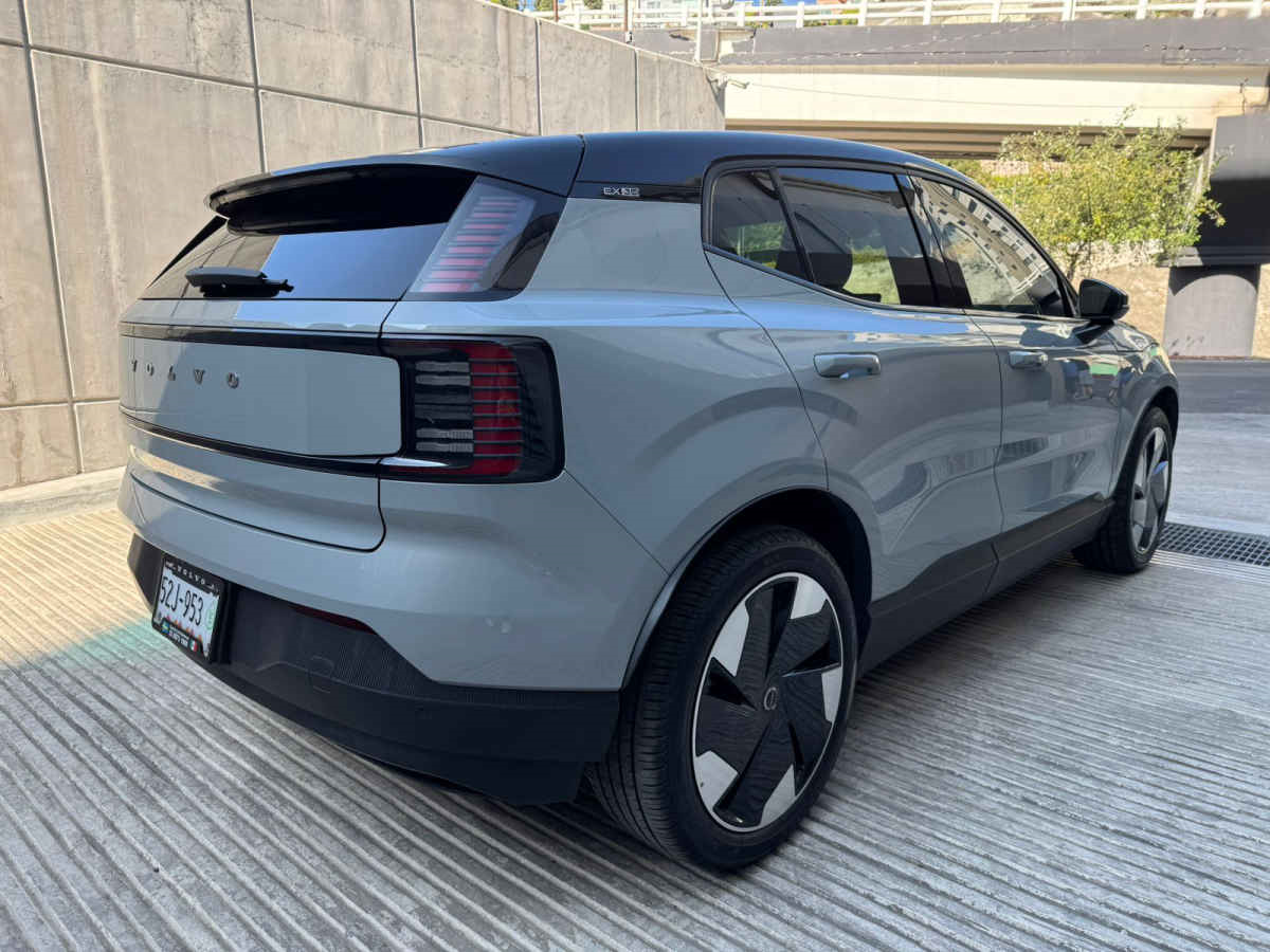 Volvo EX30 2024