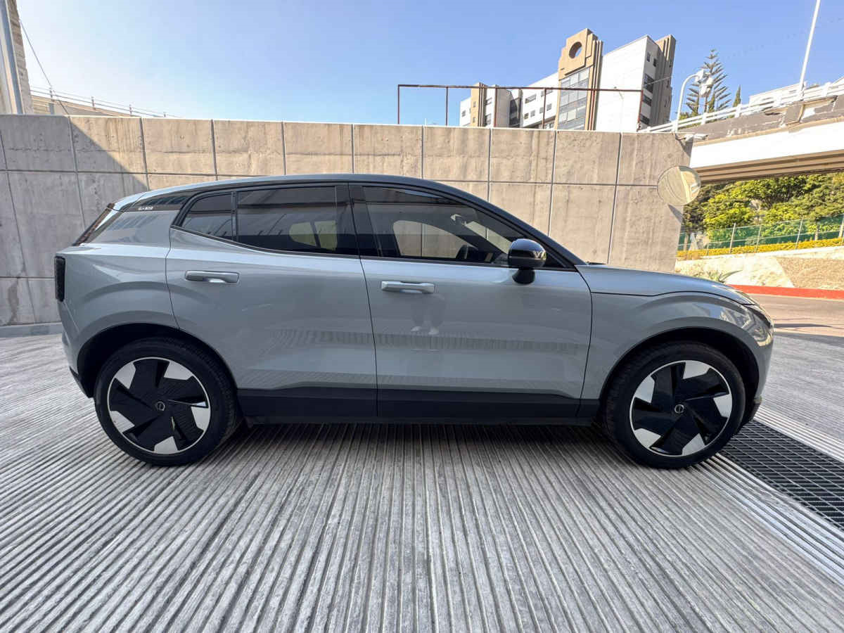 Volvo EX30 2024