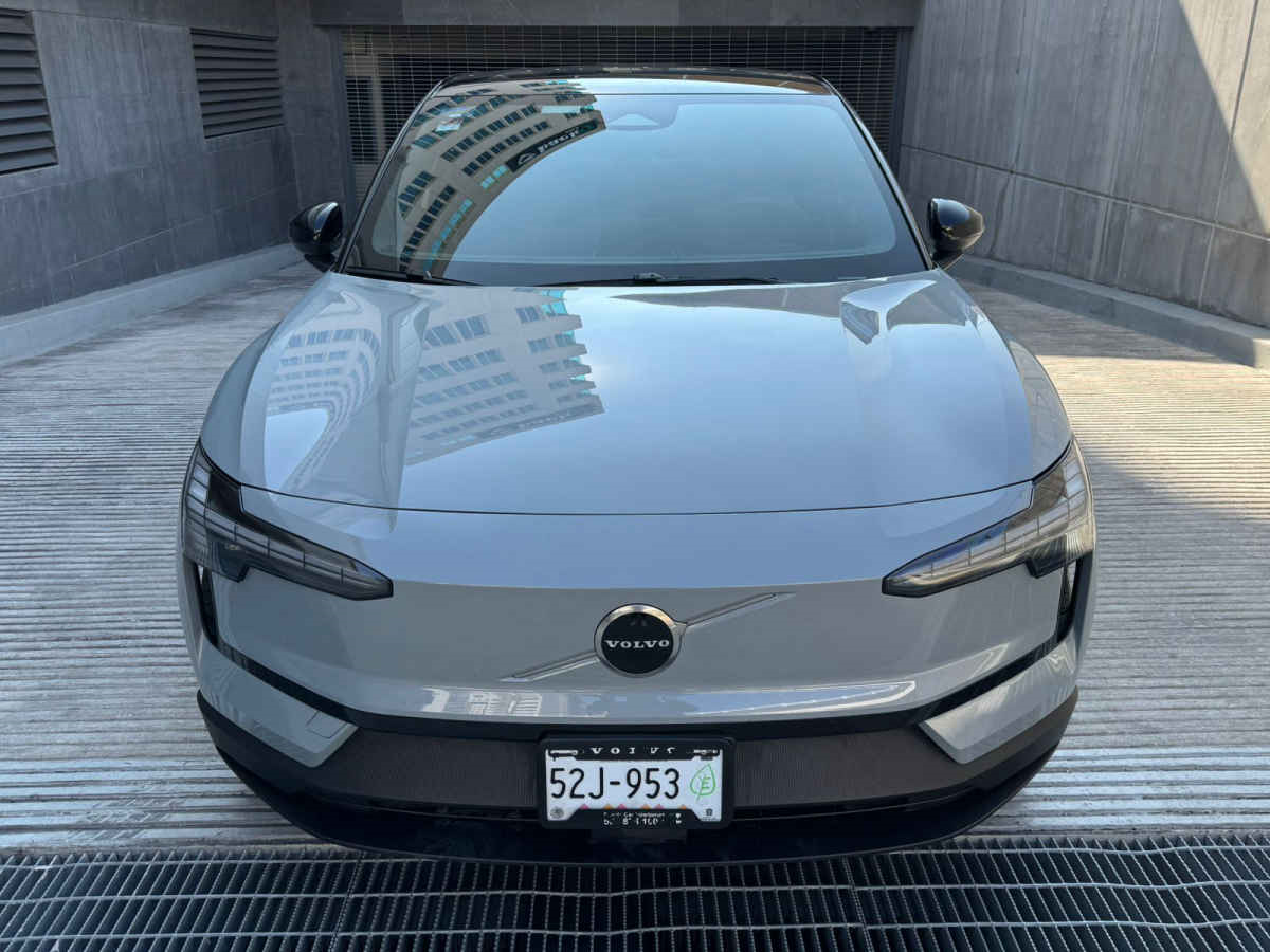 Volvo EX30 2024