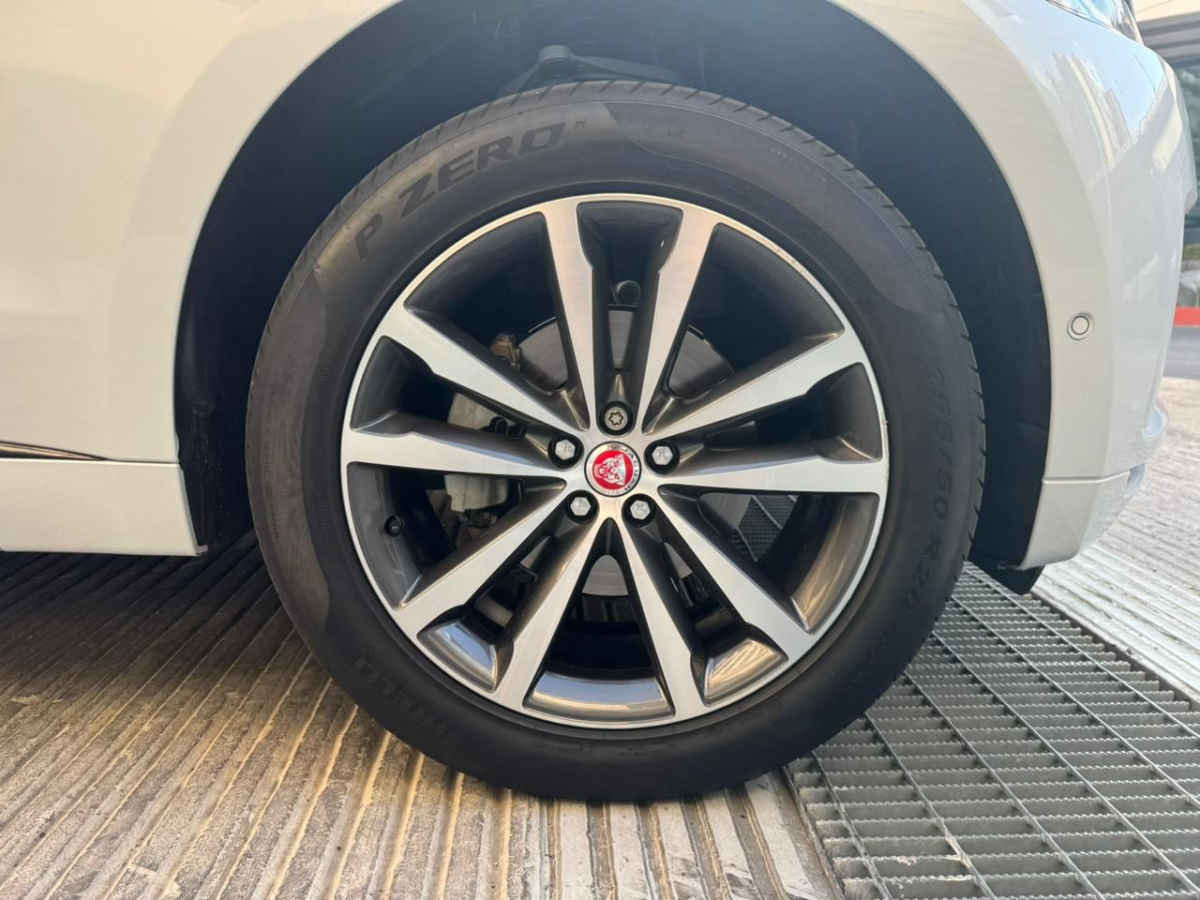 Jaguar F Pace 2019