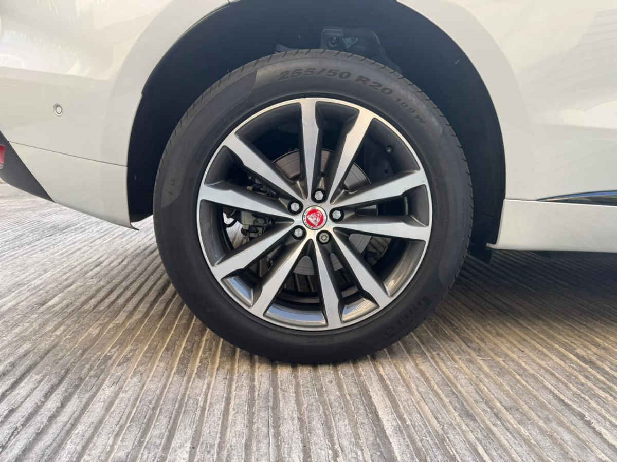 Jaguar F Pace 2019