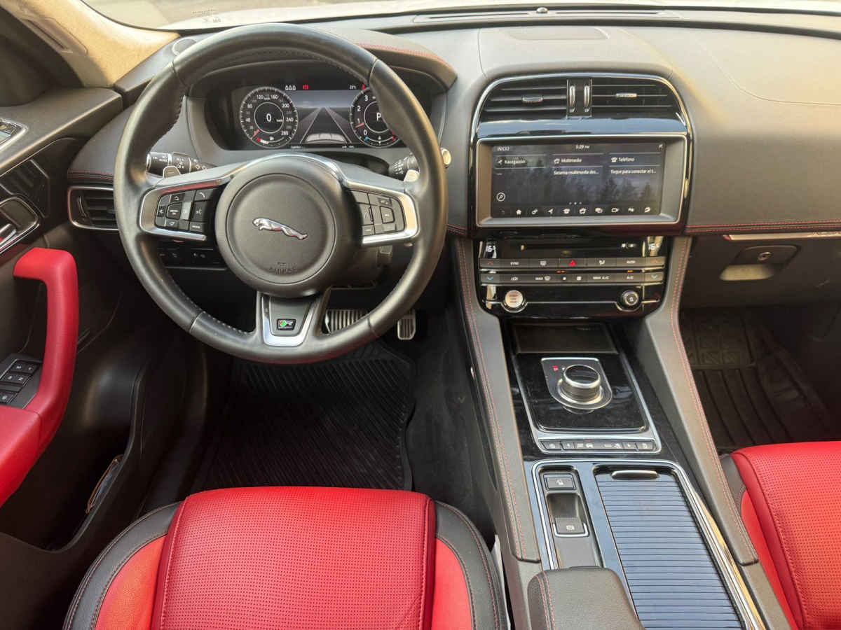 Jaguar F Pace 2019