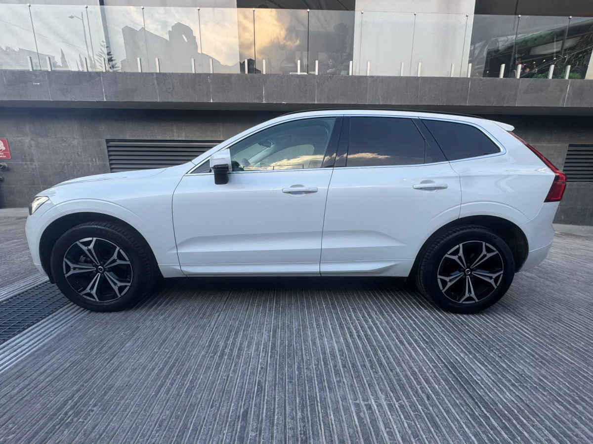 Volvo XC60 2022