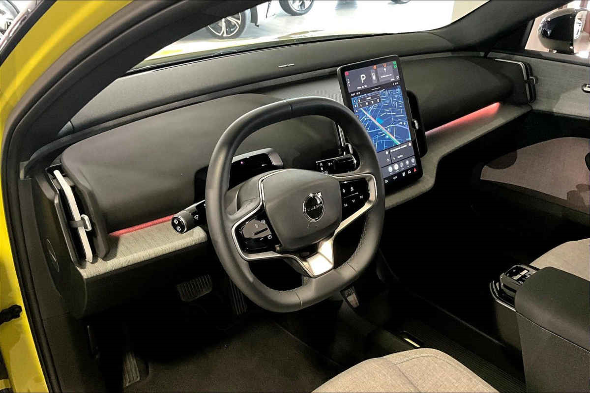 Volvo EX30 2024
