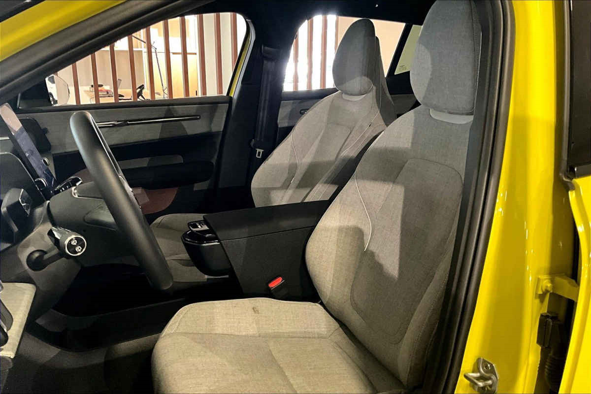 Volvo EX30 2024