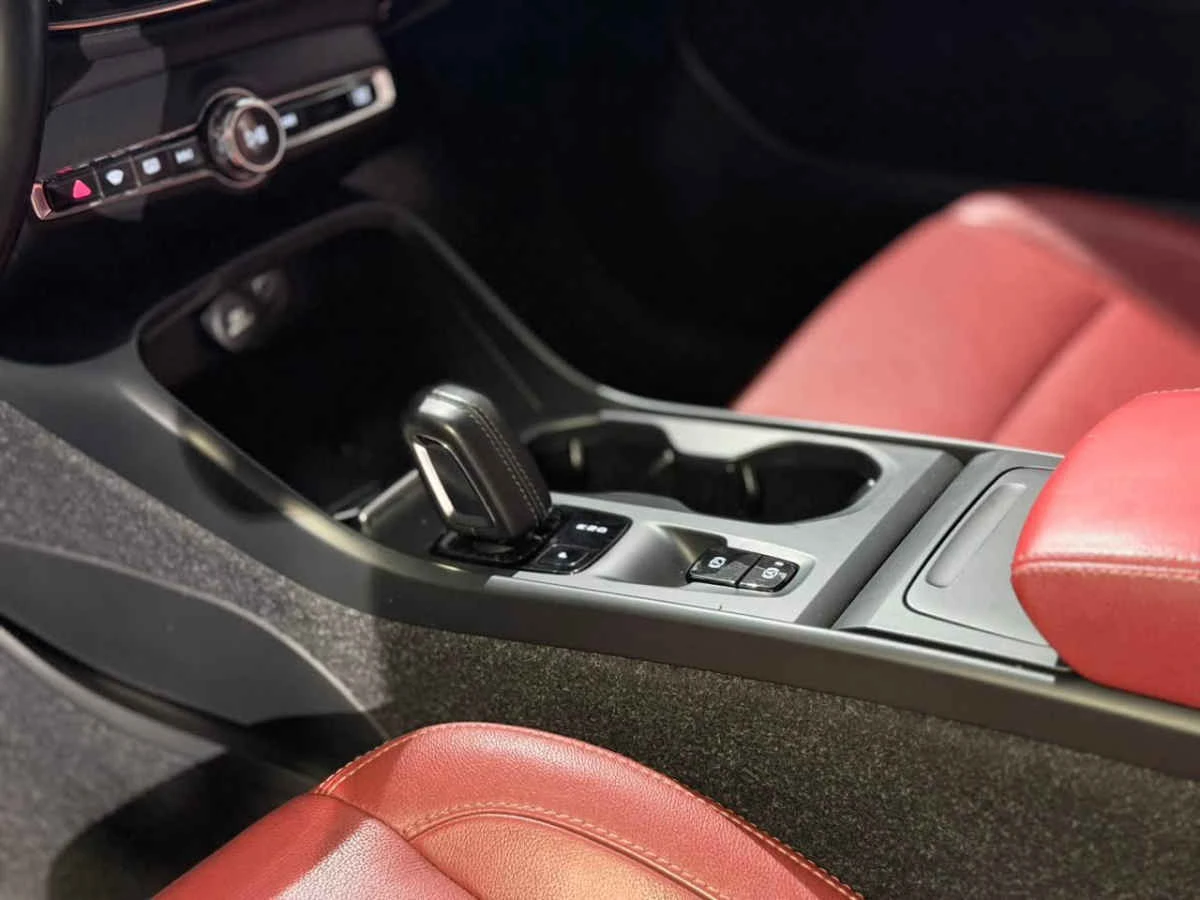 Volvo XC40 2021