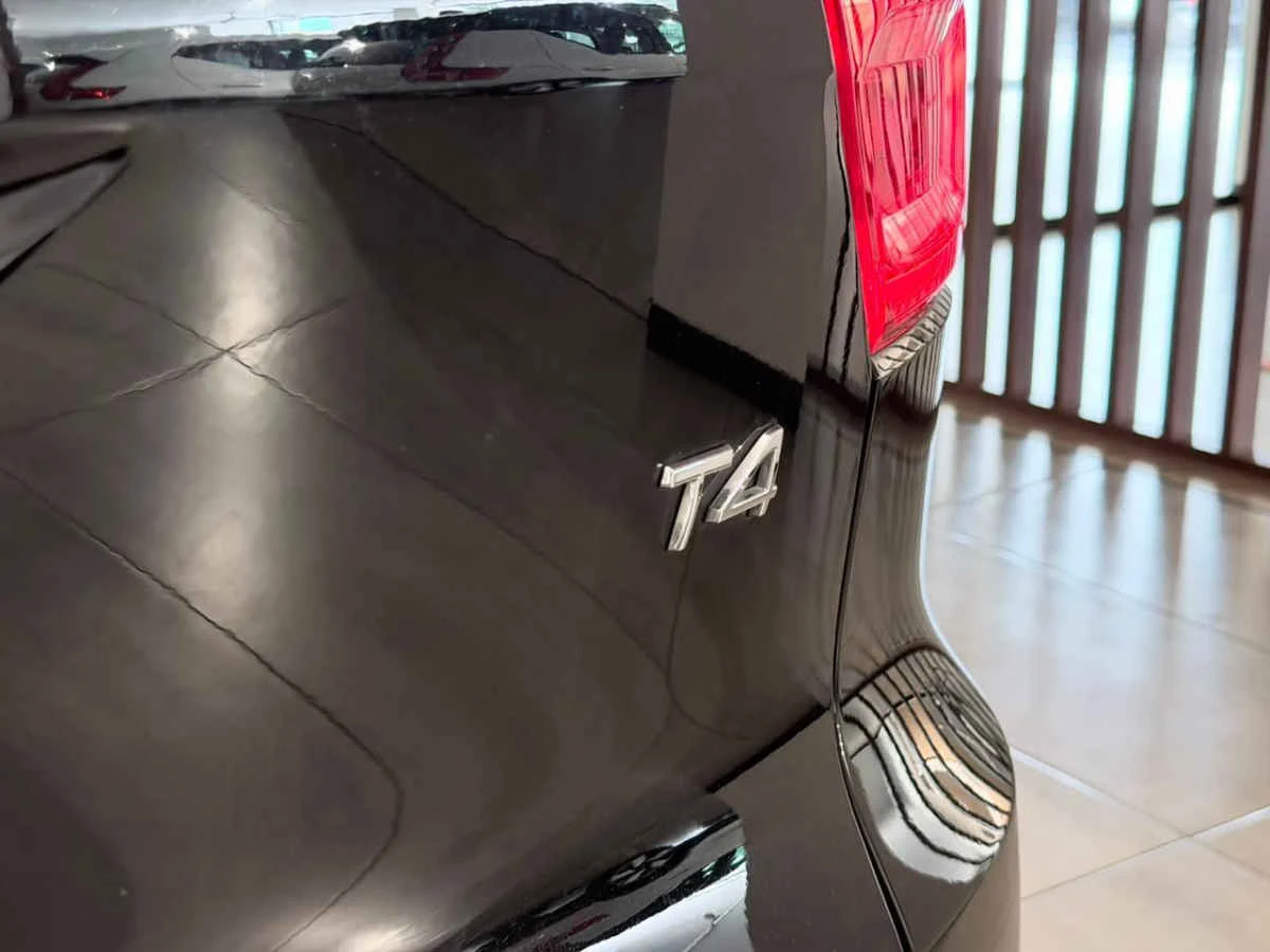 Volvo XC40 2021