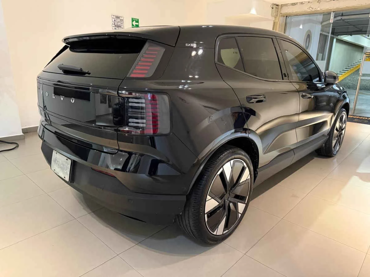 Volvo EX30 2024