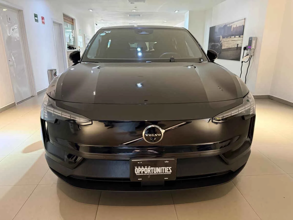 Volvo EX30 2024