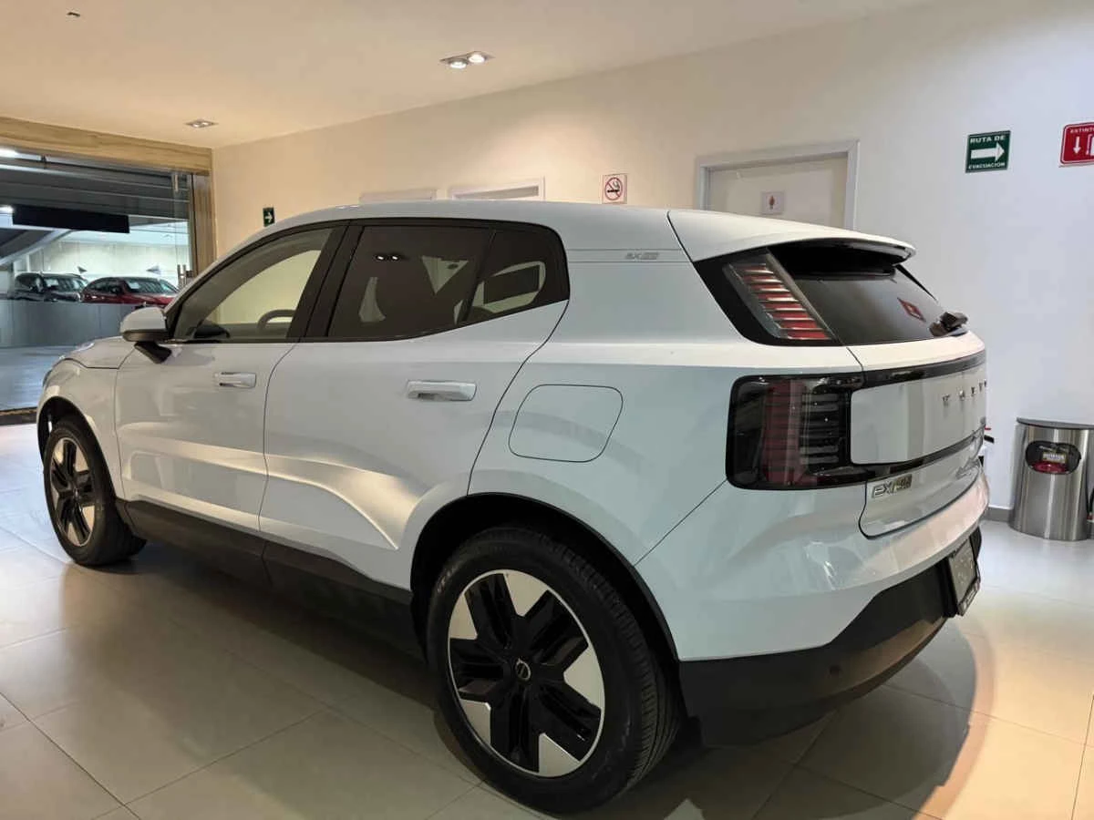 Volvo EX30 2025