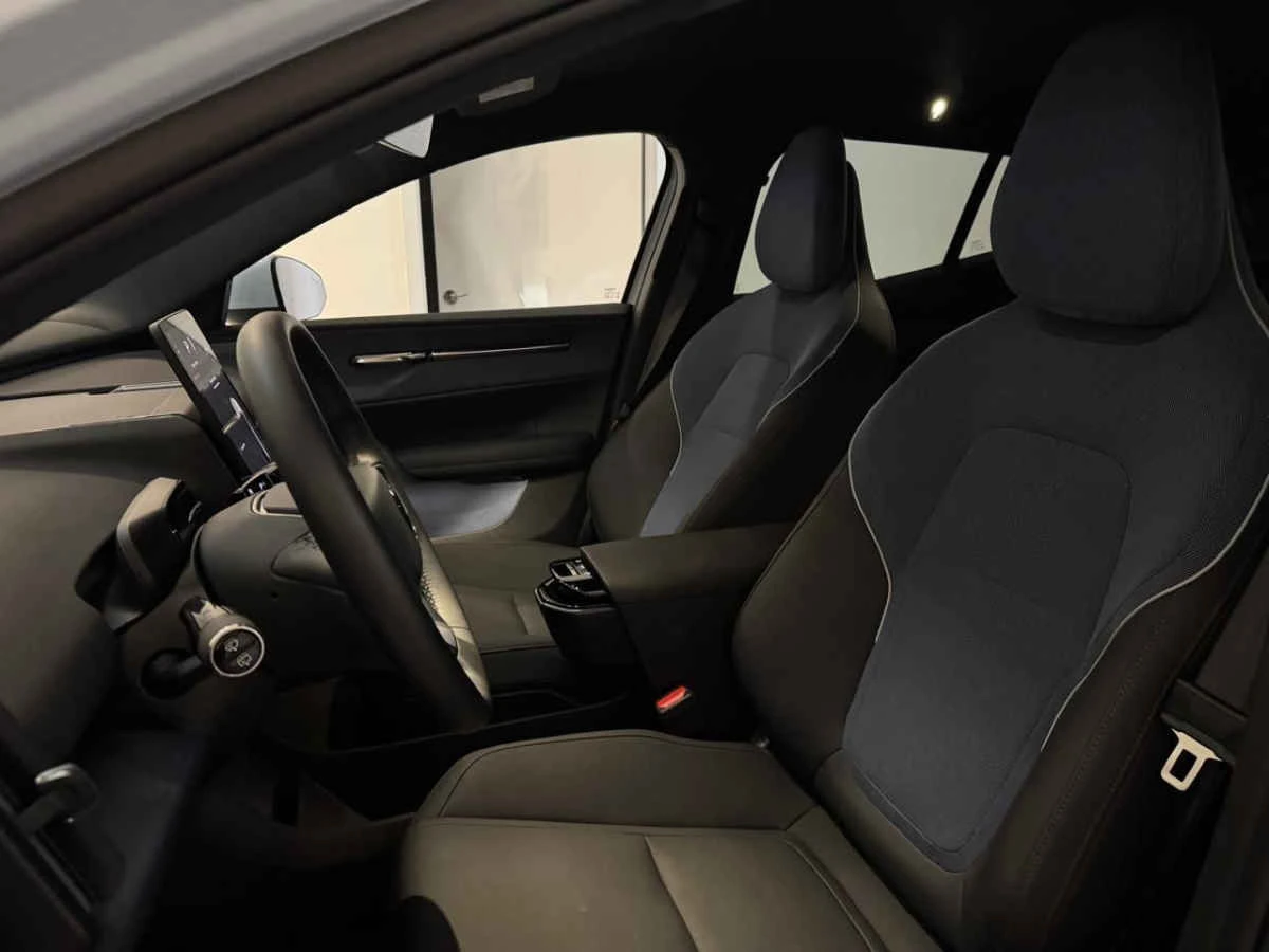 Volvo EX30 2025