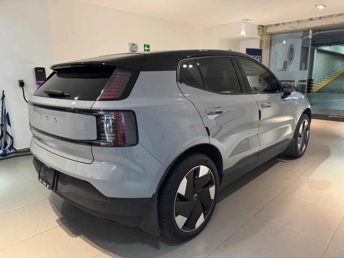 Volvo EX30 2026