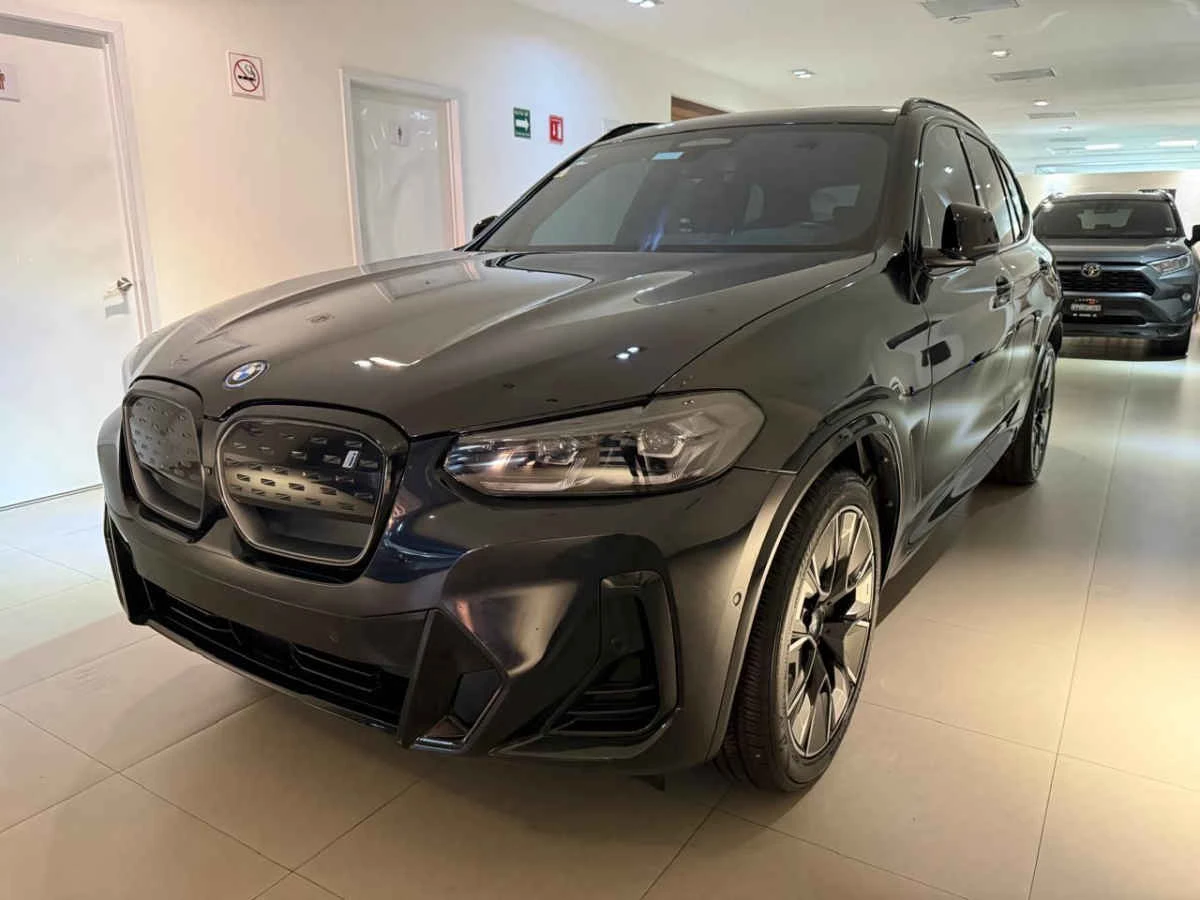 BMW iX3 2024