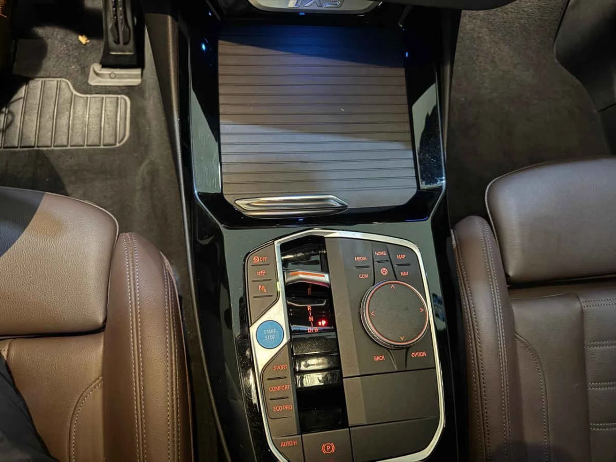 BMW iX3 2024