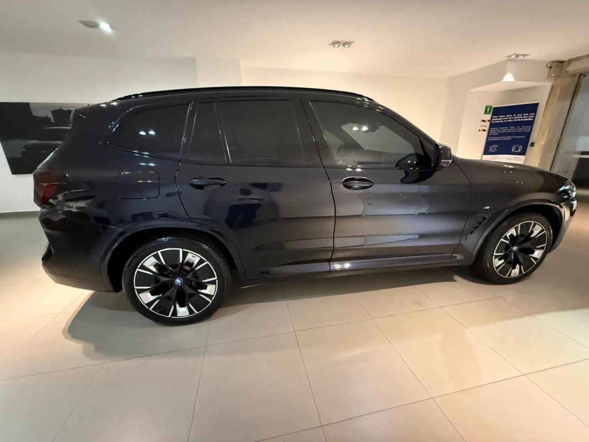 BMW iX3 2024