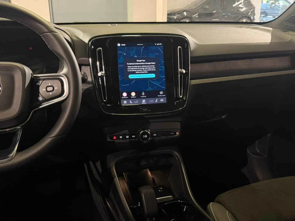Volvo EX40 2025