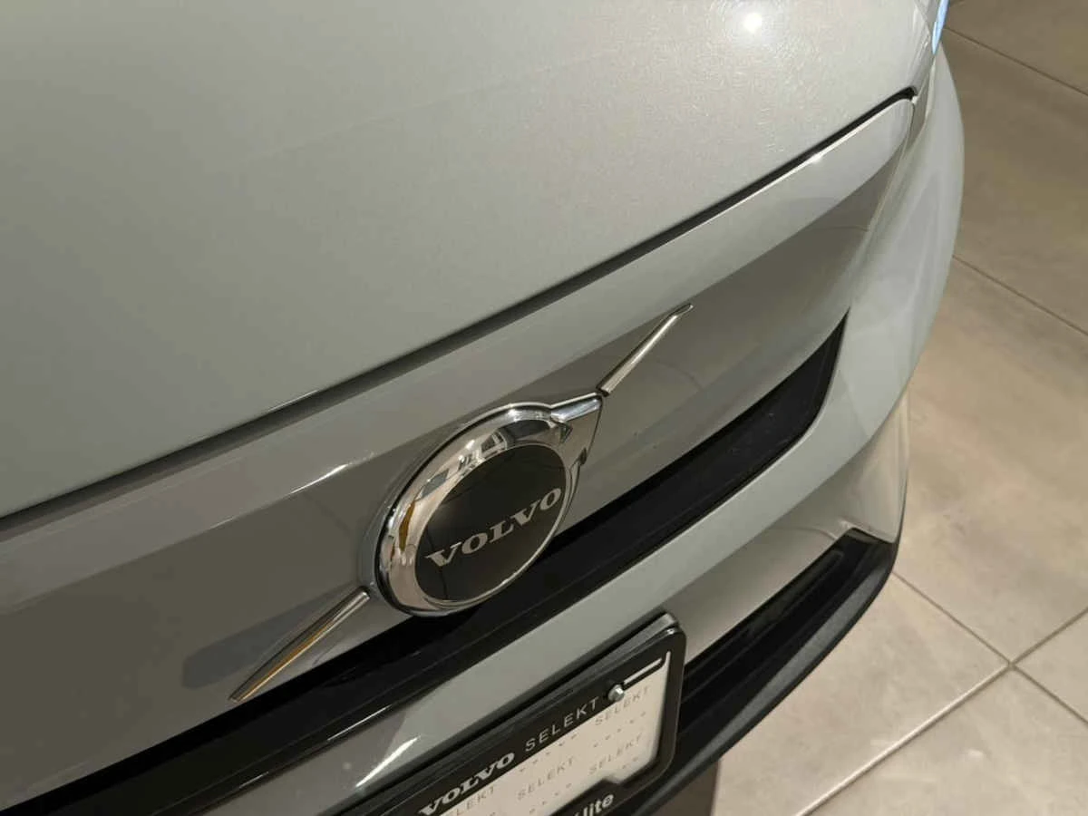 Volvo EX40 2025