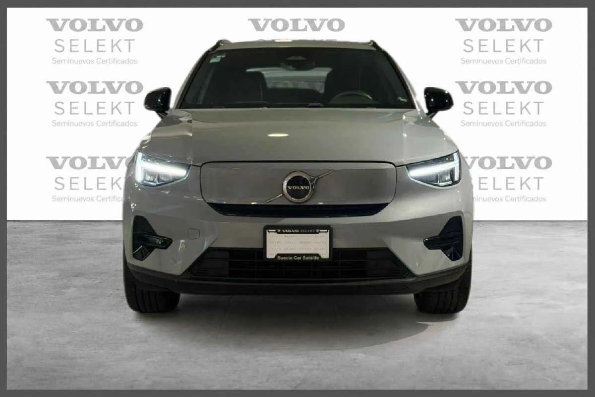 Volvo EX40 2025