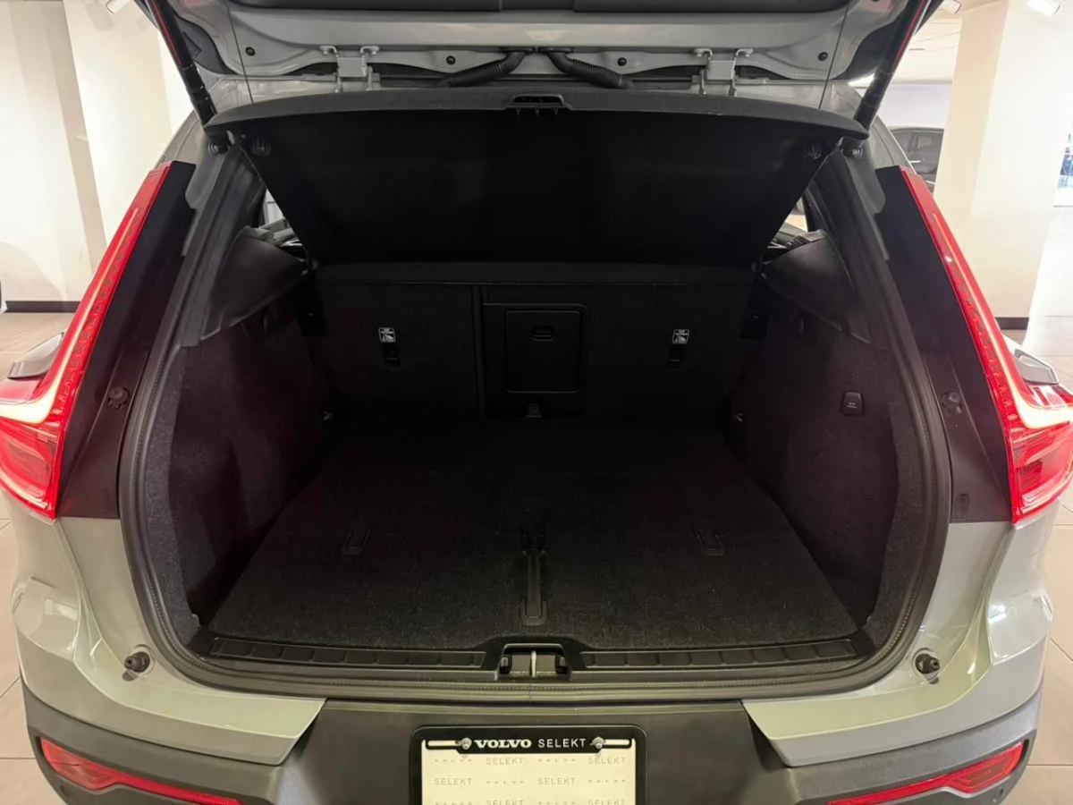 Volvo EX40 2025