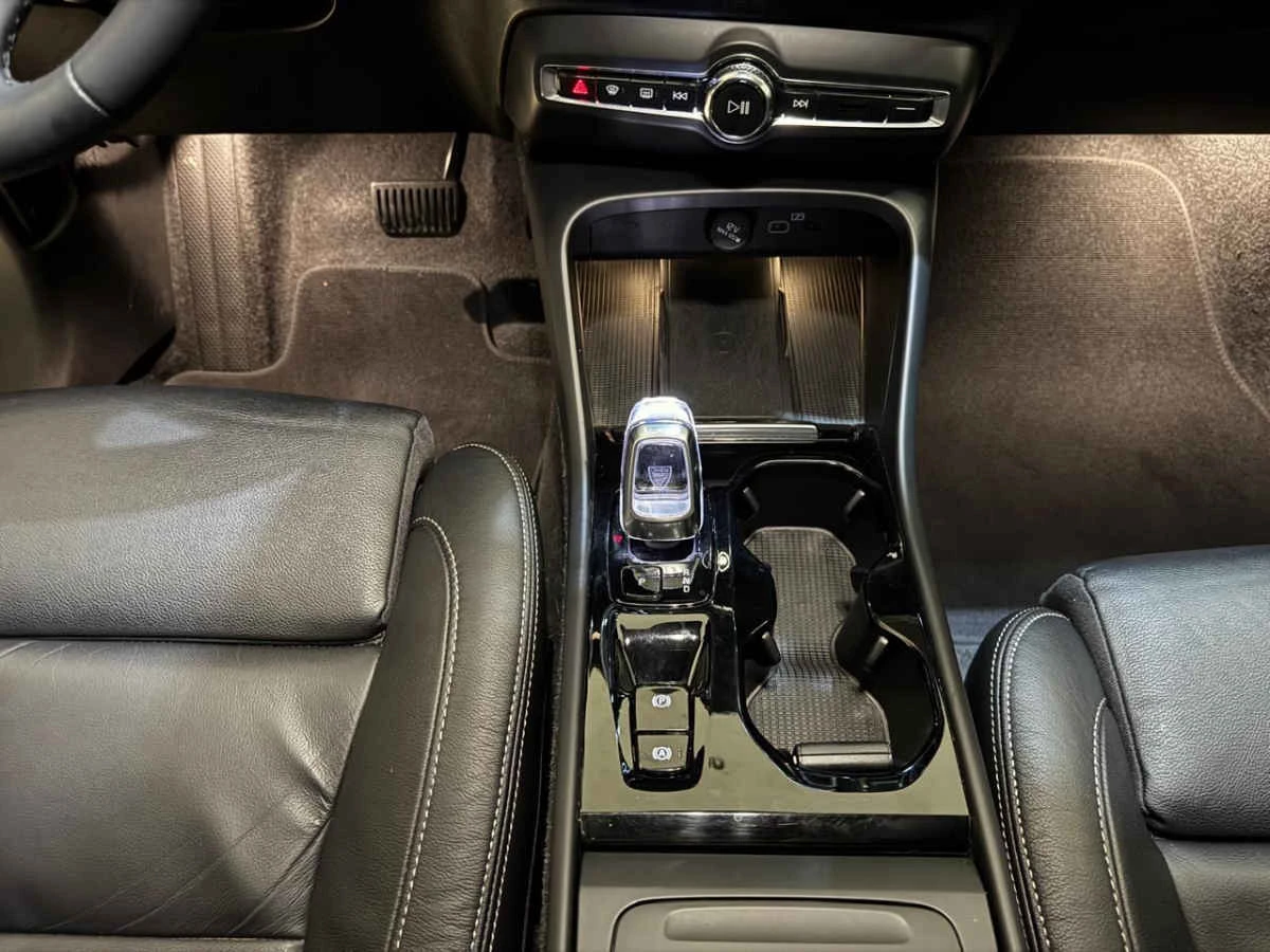 Volvo XC40 2023