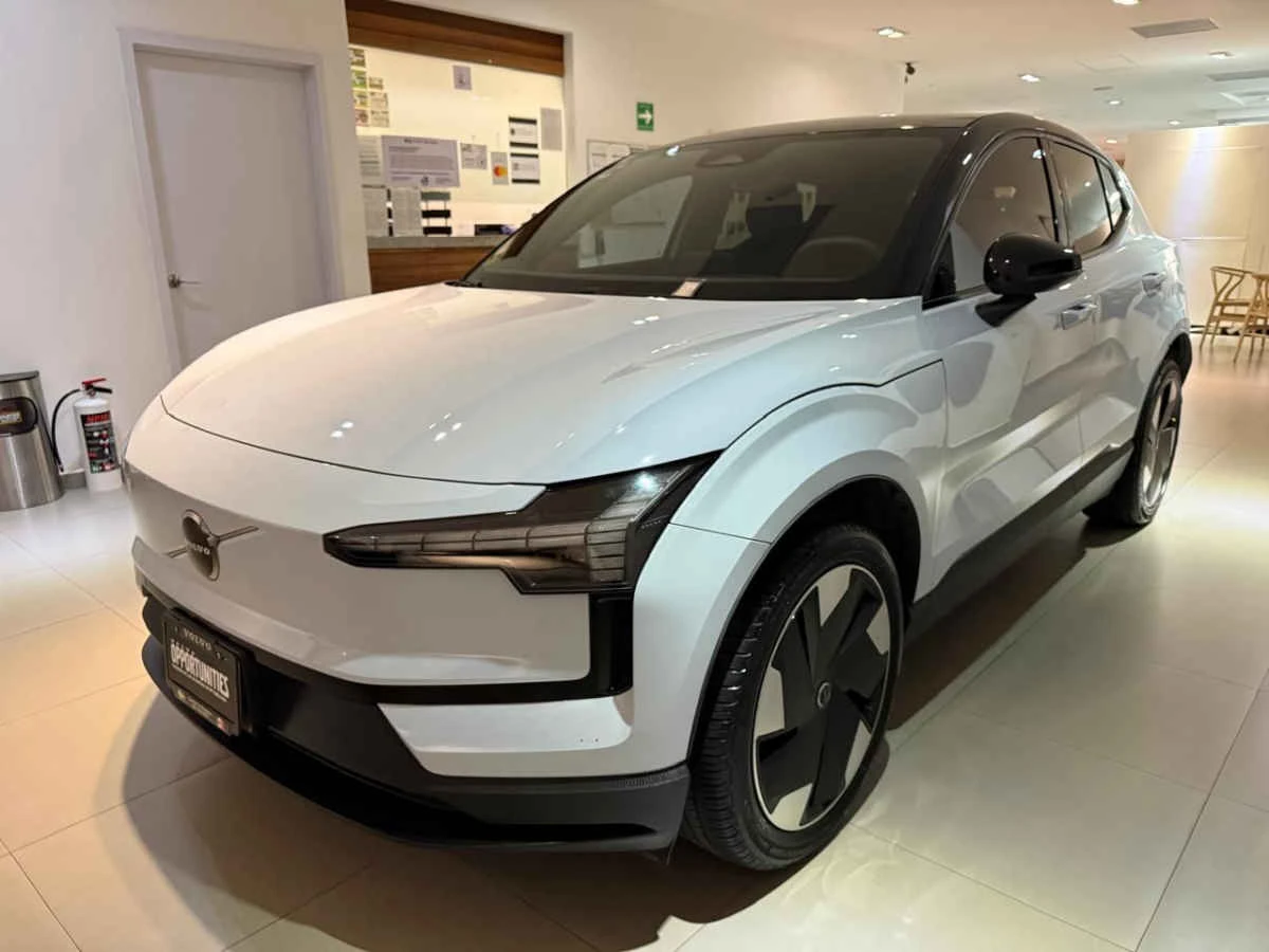 Volvo EX30 2024