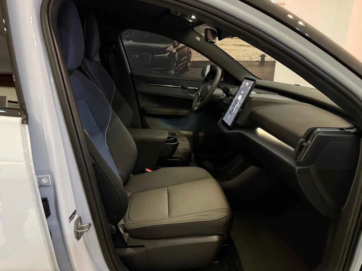 Volvo EX30 2024