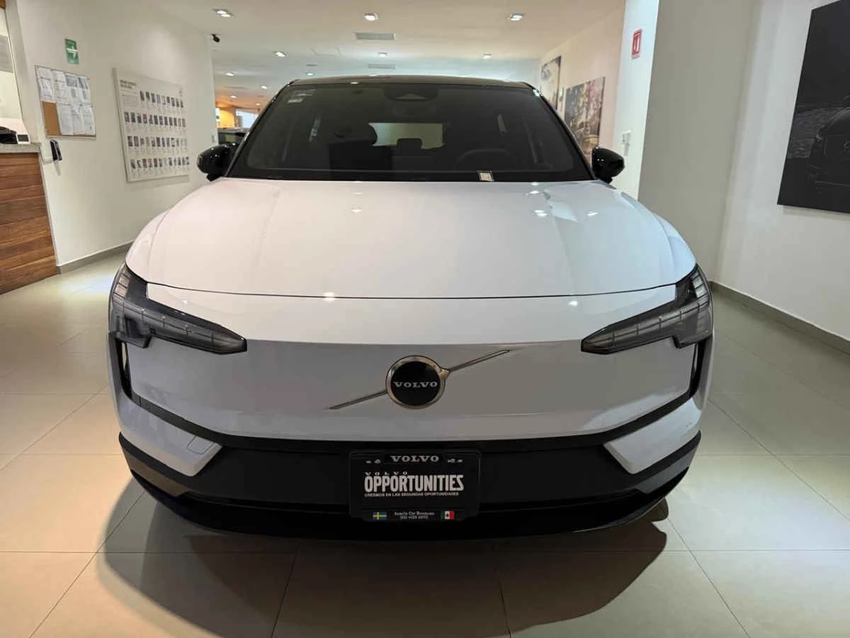 Volvo EX30 2024