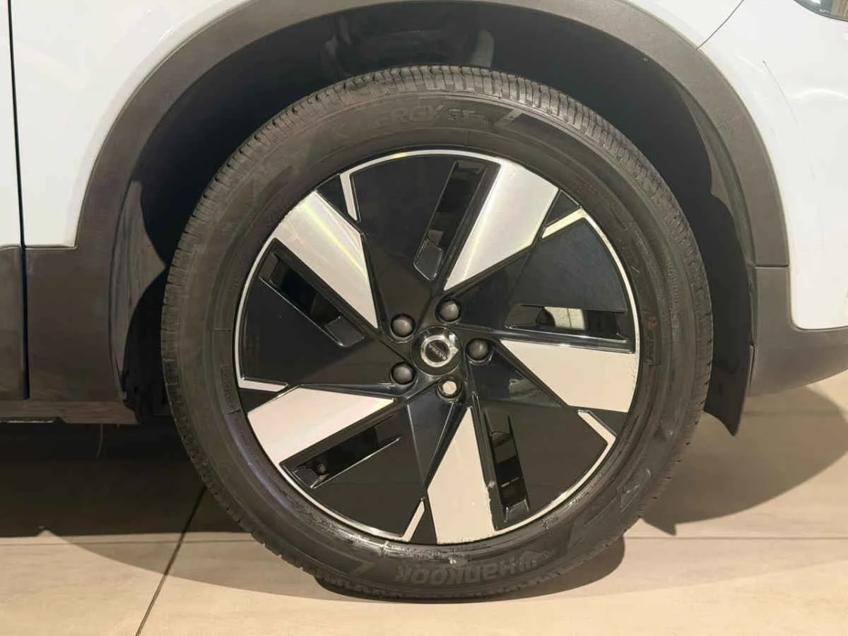 Volvo XC40 2024