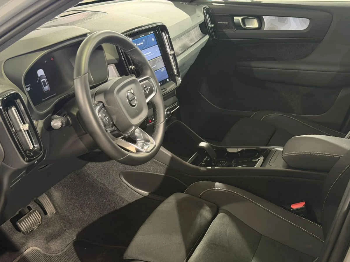 Volvo EX40 2025